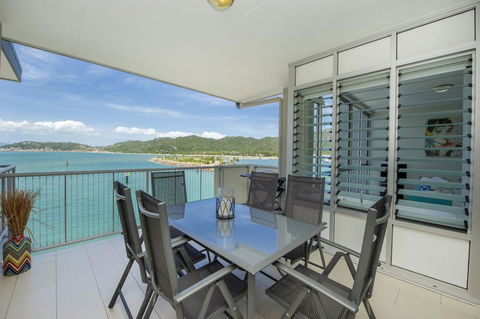 1 Bright Point Apartment 2305 - VIC Tourism 1