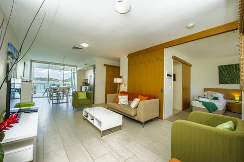 1 Bright Point Apartment 2305 - VIC Tourism 0