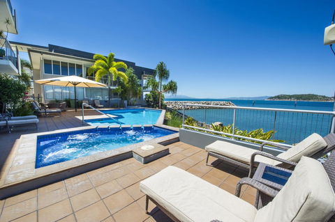 1 Bright Point Apartment 2305 - VIC Tourism 3