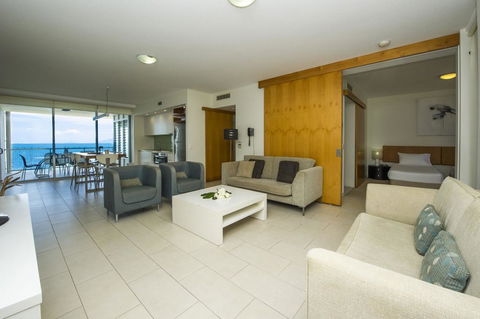 1 Bright Point Apartment 4202 - VIC Tourism 3