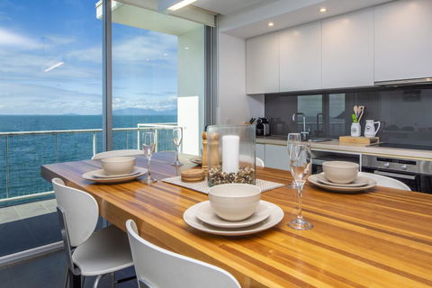 1 Bright Point Apartment 5103 - VIC Tourism 1