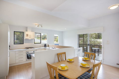1/31 Ocean Street - A Relaxing Coastal Retreat - VIC Tourism 3