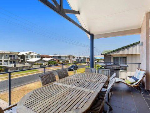 1/32 Ocean Avenue - Three Bedrooms, Three Bathrooms, Air Con, Boat Parking & Water Views - VIC Tourism 1