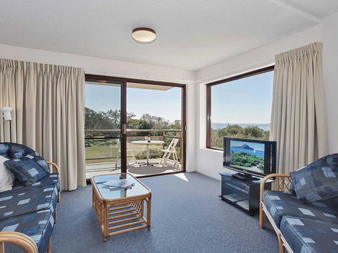 10 'Intrepid' 3 Intrepid Close - Water Views Over Shoal Bay Beach - VIC Tourism 3