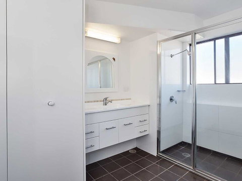 10 'Intrepid' 3 Intrepid Close - Water Views Over Shoal Bay Beach - VIC Tourism 2