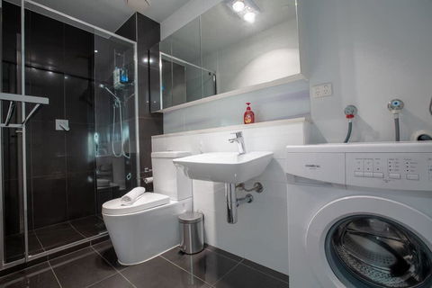 107, Light Filled Cozy Apt In The Heart Of St Kilda - VIC Tourism 1