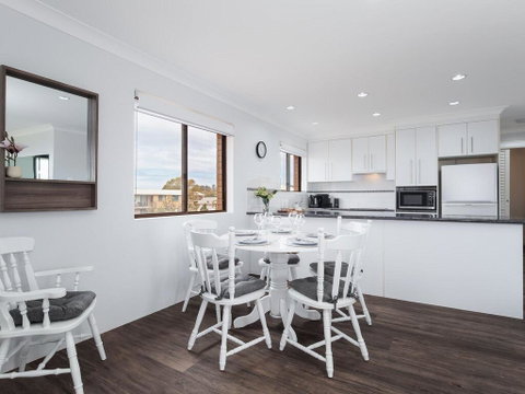 11 'Intrepid' , 3 Intrepid Close - Absolute Beachfront Bliss - VIC Tourism 3