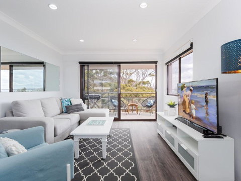 11 'Intrepid' , 3 Intrepid Close - Absolute Beachfront Bliss - VIC Tourism 1