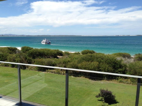 11 'Luskin Lodge' 29 Weatherly Close - Stunning Water Views - VIC Tourism 0