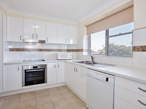 11 'Luskin Lodge' 29 Weatherly Close - Stunning Water Views - VIC Tourism 3