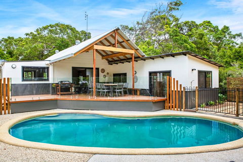 11 Naiad Court - Rainbow Shores, Fantastic Family Retreat, Swimming Pool, 200m To Beach, Free Wi-Fi - VIC Tourism 0