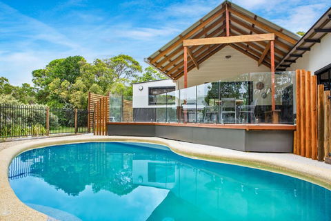 11 Naiad Court - Rainbow Shores, Fantastic Family Retreat, Swimming Pool, 200m To Beach, Free Wi-Fi - VIC Tourism 2