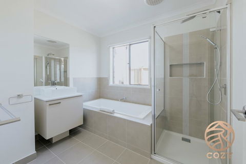 118 Refreshing 3BR Werribee Family House - VIC Tourism 1
