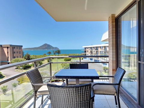 12 'Commodore', 6 Intrepid Close - Beautiful Water Views - VIC Tourism 0