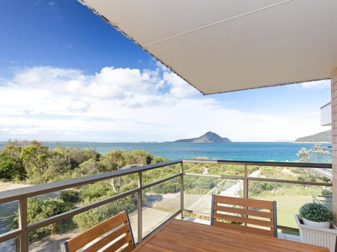 12 'Intrepid' 3 Intrepid Close - Right On The Beachfront - VIC Tourism 0