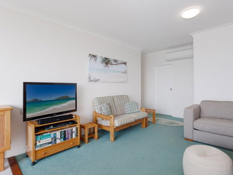 12 'Ocean Shores', 27 Weatherly Cl - Waterfront Unit With Sensational Water Views, WIFI & Air Conditioning - VIC Tourism 2