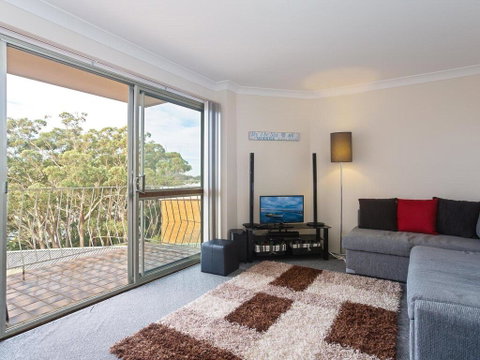12 'Thurlow Lodge', 6 Thurlow Avenue - Water Views, Pool And Central Location - VIC Tourism 1