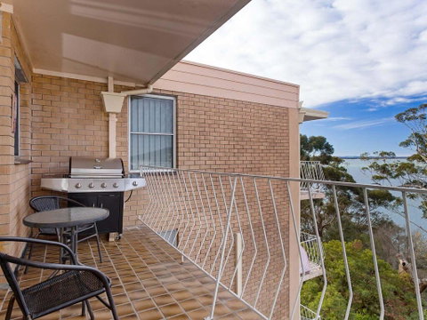 12 'Thurlow Lodge', 6 Thurlow Avenue - Water Views, Pool And Central Location - VIC Tourism 2