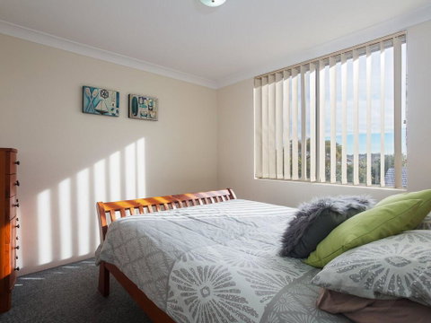 12 'Thurlow Lodge', 6 Thurlow Avenue - Water Views, Pool And Central Location - VIC Tourism 3