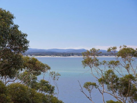 12 'Thurlow Lodge', 6 Thurlow Avenue - Water Views, Pool And Central Location - VIC Tourism 0