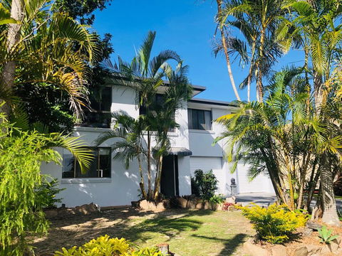 12 Cooloola Drive - Family Home, Close To Beach, Pet Friendly - VIC Tourism 3