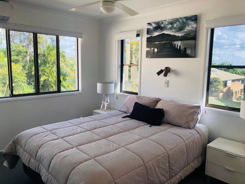12 Cooloola Drive - Family Home, Close To Beach, Pet Friendly - VIC Tourism 1