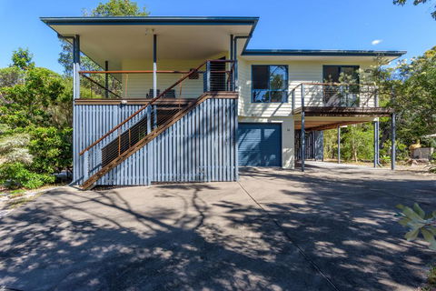 12 Ibis Court - Highset Beach House With Natural Bushland Gardens And Covered Decks - VIC Tourism 0
