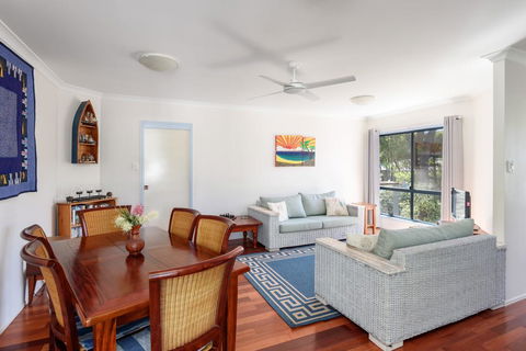 12 Ibis Court - Highset Beach House With Natural Bushland Gardens And Covered Decks - VIC Tourism 3