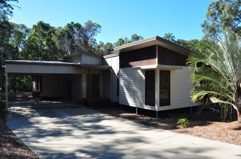 12 Satinwood Drive - Family Home With Swimming Pool Located In Natural Bushland And Close To Beach - VIC Tourism 0