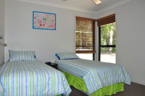 12 Satinwood Drive - Family Home With Swimming Pool Located In Natural Bushland And Close To Beach - VIC Tourism 2