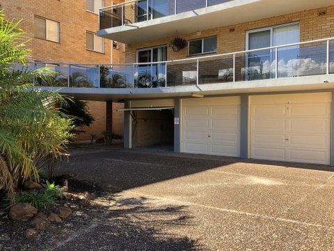 13 'Parkview', 11-13 Catalina Close - Great Location Unit With A Locked Garage - VIC Tourism 0
