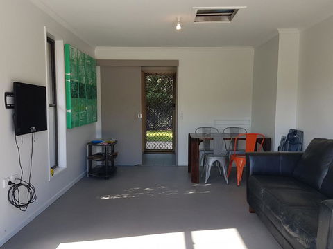 13 Coora Court - Sleeps 6, Pool, Air Con, Pets - VIC Tourism 2