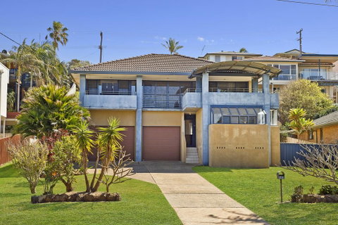 143 Matthew Flinders Drive, Port Macquarie - VIC Tourism 1