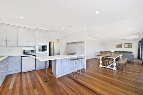 143 Matthew Flinders Drive, Port Macquarie - VIC Tourism 3