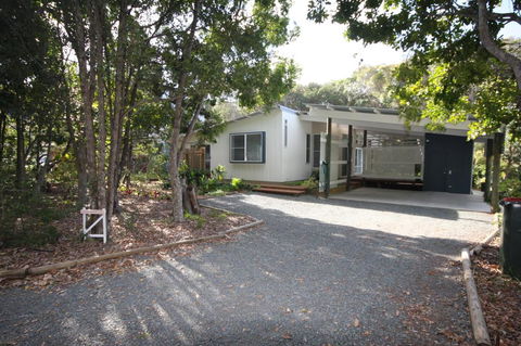 15 Belle Court - Modern, Architect Designed, Open Plan Holiday Home With Outdoor Shower - VIC Tourism 0