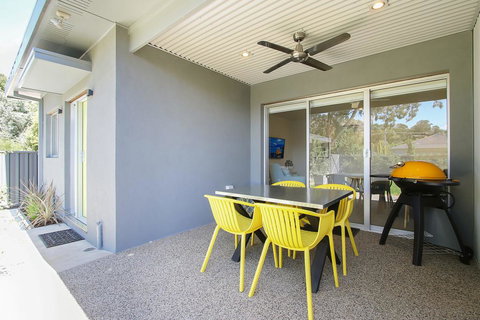 18 On Rayner - Swish Apartment Myrtleford - VIC Tourism 3