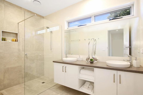 18 On Rayner - Swish Apartment Myrtleford - VIC Tourism 0