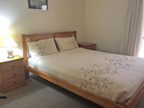 2 'Tradewinds', 110 Victoria Parade - Fantastic Unit With Waterviews & Close To The Marina - VIC Tourism 2