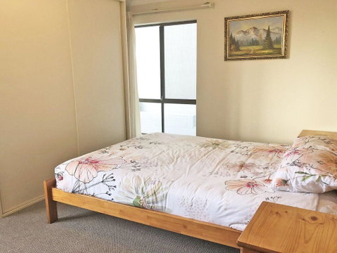 2 'Tradewinds', 110 Victoria Parade - Fantastic Unit With Waterviews & Close To The Marina - VIC Tourism 1