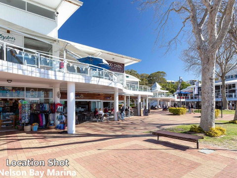 2 'Tradewinds', 110 Victoria Parade - Fantastic Unit With Waterviews & Close To The Marina - VIC Tourism 0