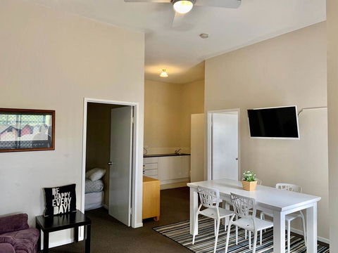 2 Bed Rooms Granny Flat - Complete Privacy - VIC Tourism 2