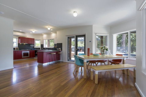 2 Marma Retreat With Jacuzzi, Heated Pool, Pet Friendly, Foxtel - VIC Tourism 1