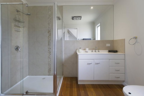 2 Marma Retreat With Jacuzzi, Heated Pool, Pet Friendly, Foxtel - VIC Tourism 2