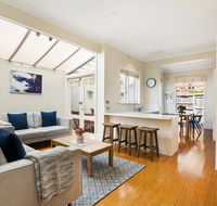 2-Bed House With Patio Near Bars and Restaurants - VIC Tourism
