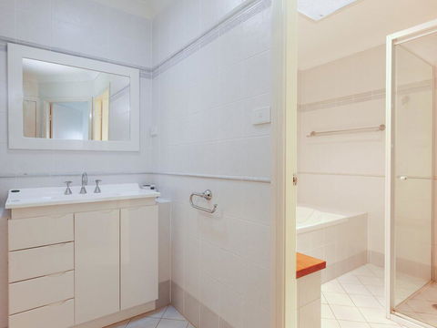 2/141A Soldiers Point Road - Large Waterfront Duplex Across From The Bowling Club - VIC Tourism 1