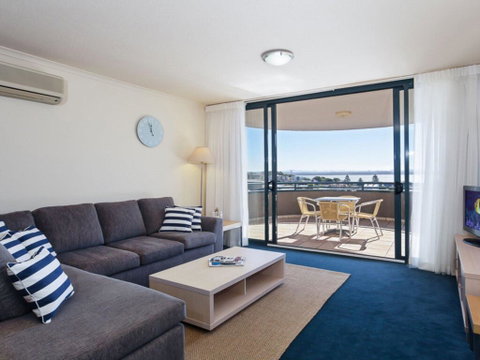 211 'The Landmark', 61B Dowling Street - Resort Style Holiday With Pool, Games Room & Restaurant - VIC Tourism 3