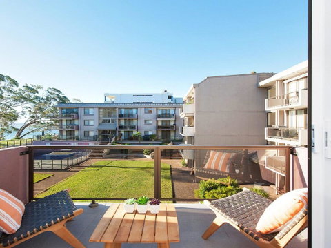 24 'The Poplars', 34 Magnus Street - Views, Aircon, WIFI, Netflix & Pool - VIC Tourism 2