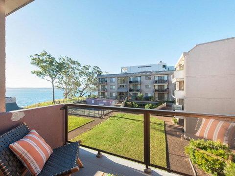 24 'The Poplars', 34 Magnus Street - Views, Aircon, WIFI, Netflix & Pool - VIC Tourism 0