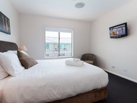245 'Pacific Blue', 265 Sandy Point Rd - Air Conditioned Unit With Resort Facilities And Linen Supplied - VIC Tourism 2