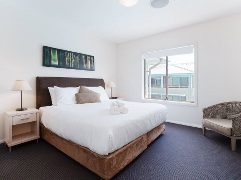 245 'Pacific Blue', 265 Sandy Point Rd - Air Conditioned Unit With Resort Facilities And Linen Supplied - VIC Tourism 1